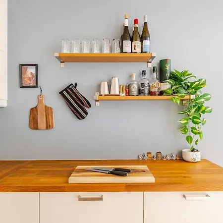 Beautiful 2-bedroom Apartment *