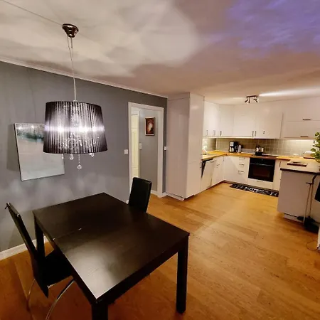 Beautiful 2-bedroom Apartment *